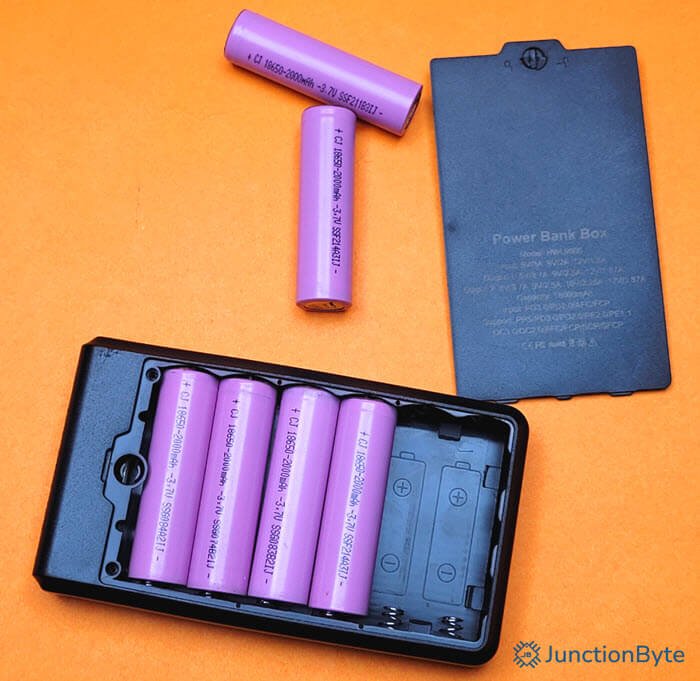 Inserting-Batteries-in-Power-Bank-Case
